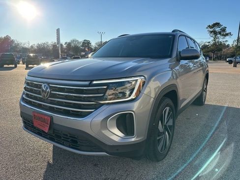 Used 2024 Volkswagen Atlas SE image 3