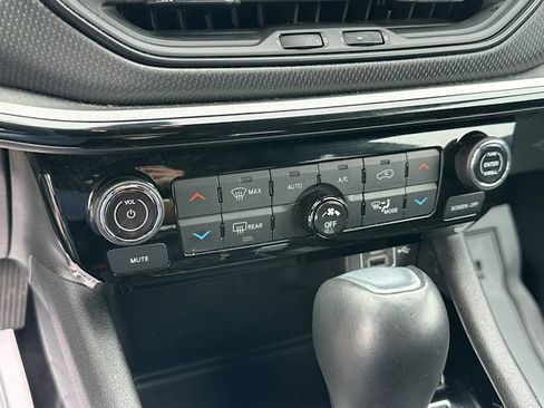 Used 2025 Jeep Compass Trailhawk AWD/4WD image 28