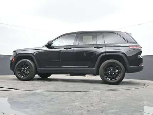 Used 2025 Jeep Grand Cherokee Altitude AWD/4WD image 47