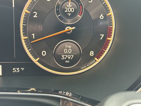 Used 2024 Bentley Flying Spur V8 image 24