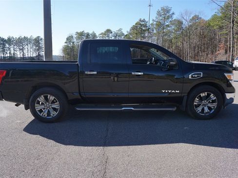 Used 2017 Nissan Titan SV image 23