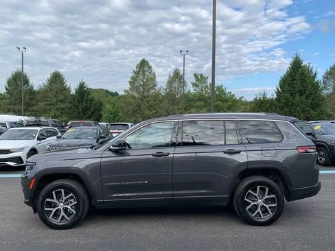 Used 2023 Jeep Grand Cherokee L Limited AWD/4WD image 2