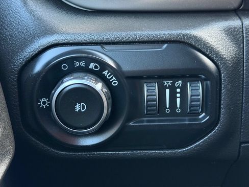 Used 2021 Jeep Wrangler Unlimited Sahara AWD/4WD image 32