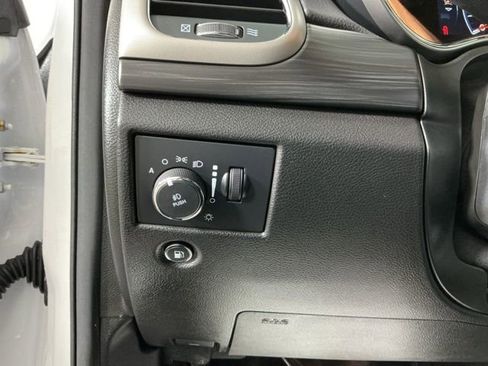 Used 2021 Jeep Grand Cherokee Laredo X image 15