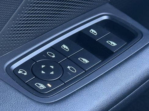 Used 2022 Porsche Taycan image 31