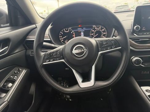 Used 2024 Nissan Altima 2.5 SV image 14