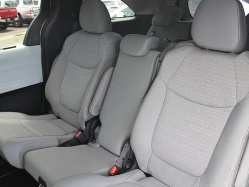 Certified 2026 Toyota Sienna LE FWD image 34