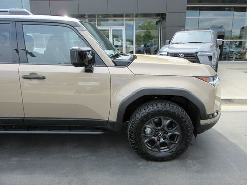 Used 2026 Lexus GX 550 AWD/4WD image 12