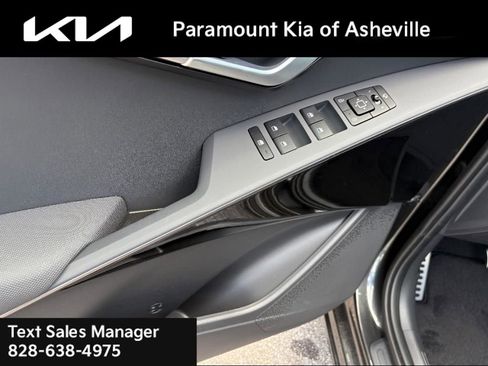 New 2025 Kia Niro EX Touring image 27