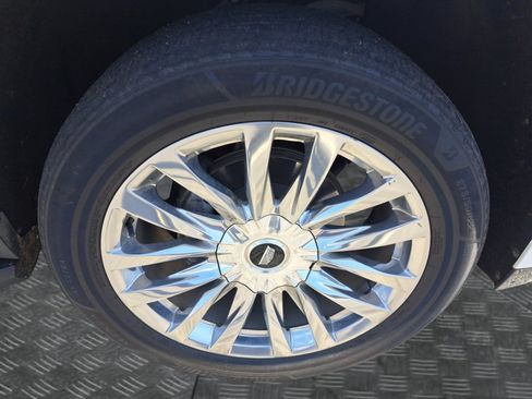 Used 2021 Cadillac Escalade ESV Premium Luxury AWD/4WD image 16
