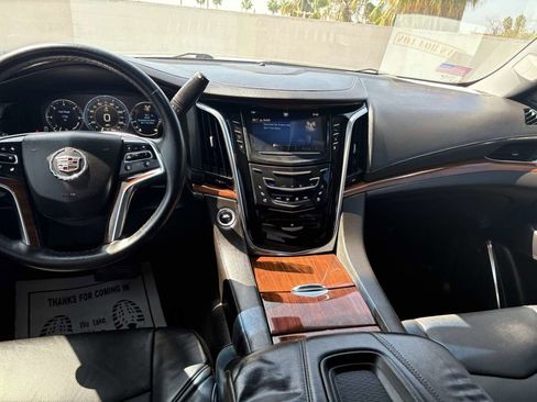 Used 2015 Cadillac Escalade Premium image 18