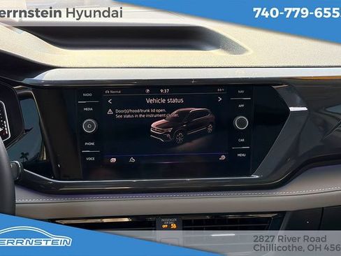 Used 2024 Volkswagen Taos SEL AWD/4WD image 9