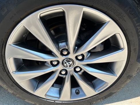 Used 2015 Toyota Camry XLE w/ Advanced Technology Package FWD image 10