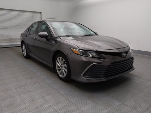 Used 2021 Toyota Camry LE FWD image 13