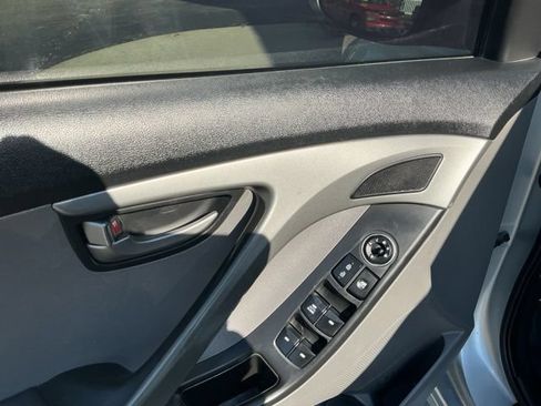 Used 2015 Hyundai Elantra SE FWD image 14