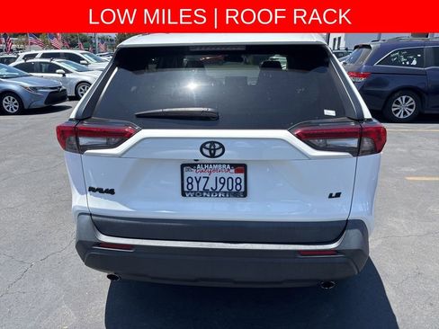 Used 2021 Toyota RAV4 LE FWD image 5