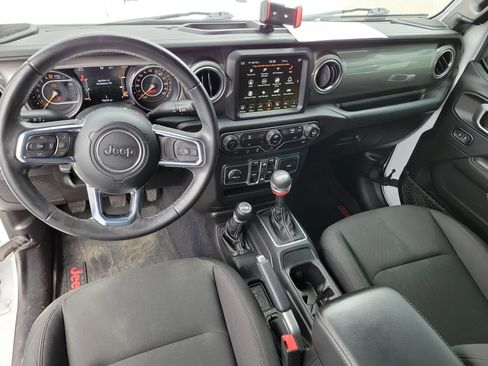 Used 2018 Jeep Wrangler Unlimited Sahara image 8