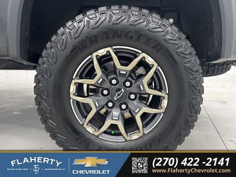 Used 2023 Chevrolet Colorado ZR2 w/ ZR2 Convenience Package III image 19