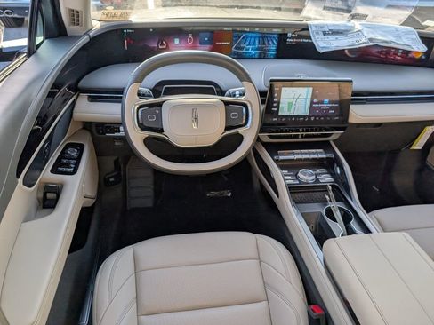 New 2025 Lincoln Nautilus Premier image 13
