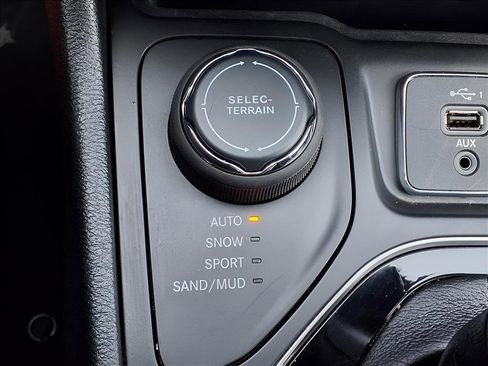 Used 2023 Jeep Cherokee Altitude Lux image 11