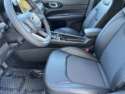 New 2026 Jeep Compass Latitude image 16