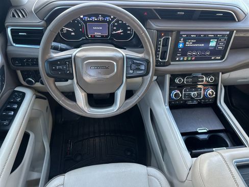 Used 2021 GMC Yukon XL Denali w/ Denali Premium Package AWD/4WD image 16