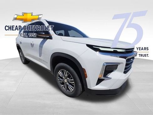 Used 2025 Chevrolet Traverse LT FWD image 7