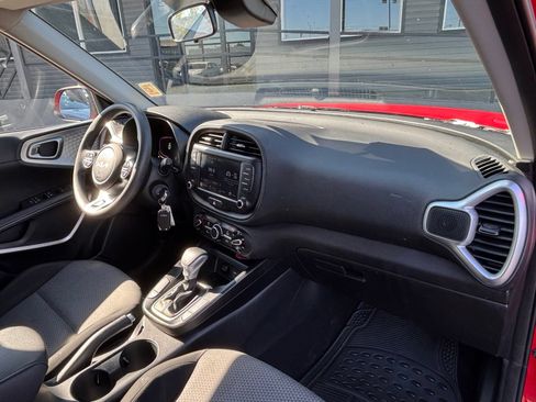 Used 2024 Kia Soul LX FWD image 24