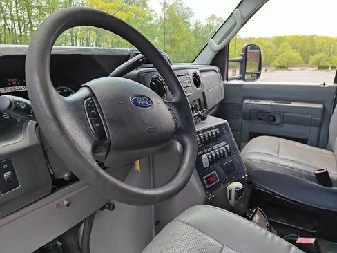 Used 2012 Ford E-450 and Econoline 450 Super Duty w/ Ambulance Prep Pkg RWD image 21