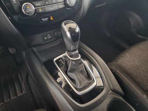 Used 2019 Nissan Rogue SV FWD image 18
