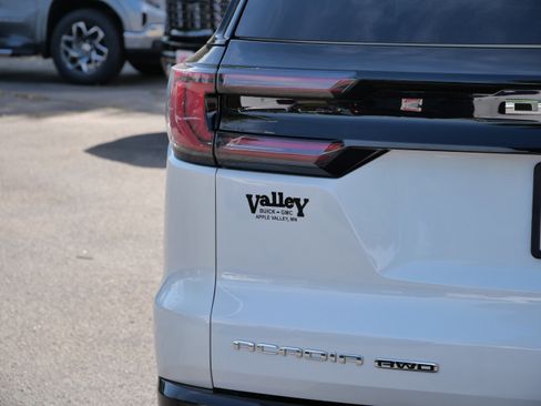 Used 2024 GMC Acadia Denali w/ Super Cruise Package image 8