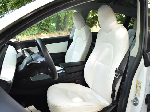 Used 2021 Tesla Model Y 2WD image 13