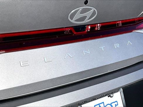 Used 2024 Hyundai Elantra SE image 8