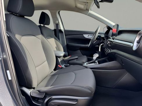 Used 2023 Kia Forte LXS image 13