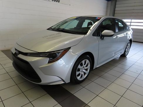 Used 2024 Toyota Corolla LE image 2
