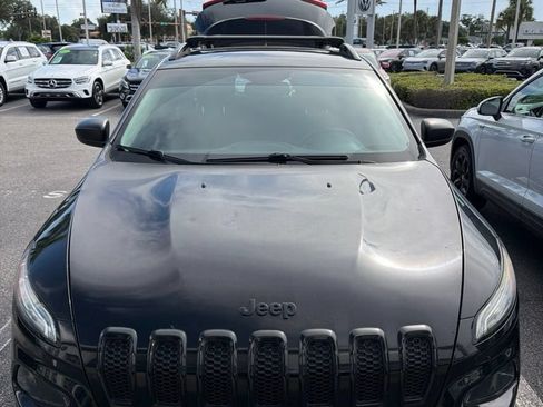 Used 2017 Jeep Cherokee Sport FWD image 1