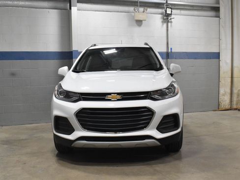 Used 2022 Chevrolet Trax LT w/ LT Convenience Package AWD/4WD image 31