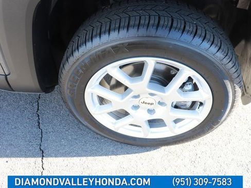 Used 2023 Jeep Renegade Latitude image 25