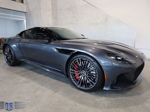 Used 2022 Aston Martin DBS Superleggera image 1