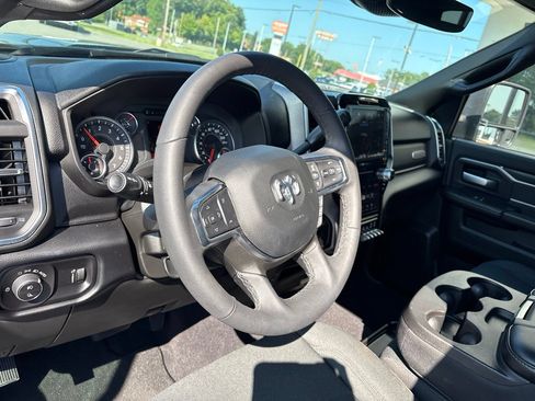 Used 2026 RAM 2500 Big Horn AWD/4WD image 4