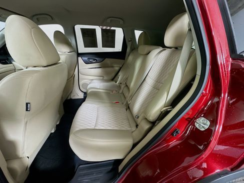Used 2020 Nissan Rogue SV FWD image 26