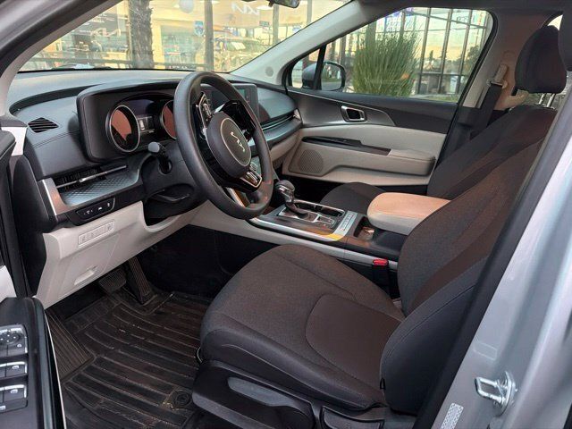 Used 2022 Kia Carnival LX FWD image 8