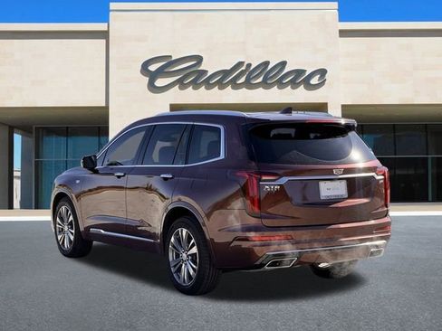 Certified 2022 Cadillac XT6 Premium Luxury image 9