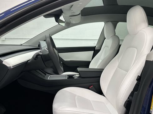 Used 2022 Tesla Model Y Long Range image 10