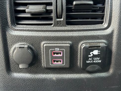 Used 2023 Nissan Titan SV w/ SV Convenience Package RWD image 22