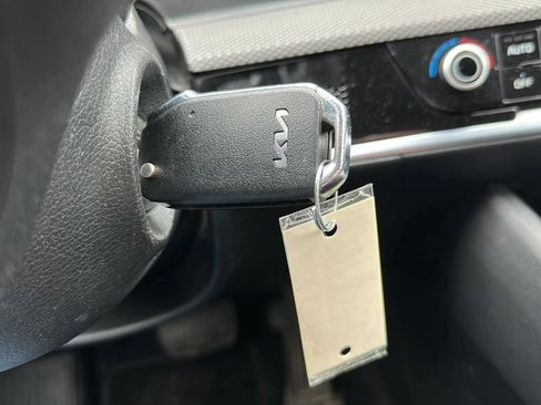 Used 2023 Kia Sportage LX image 11