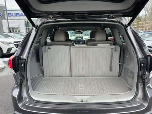 Used 2018 Toyota Highlander XLE image 24