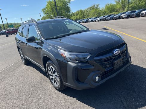 Used 2025 Subaru Outback Premium AWD/4WD image 4