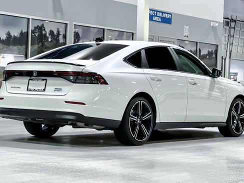 Used 2025 Honda Accord Sport image 9