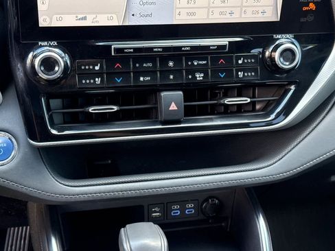 Used 2022 Toyota Highlander Platinum AWD/4WD image 24